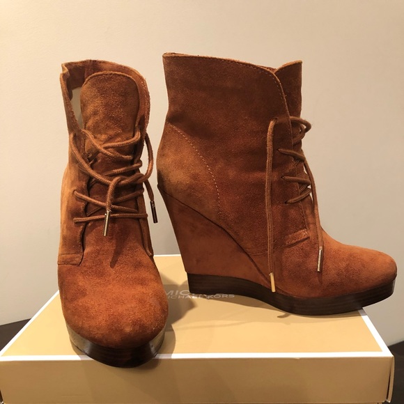 KORS Michael Kors Genuine Suede Booties Size 6M - Picture 1 of 8